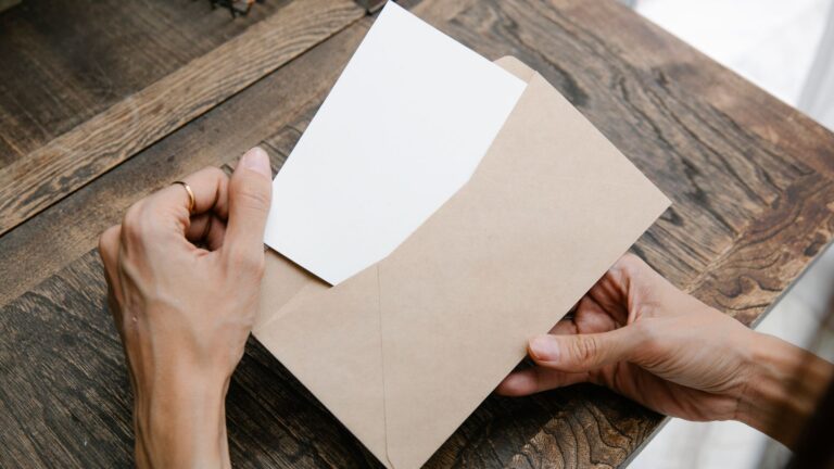 Lettre de démission en Suisse : règles, préavis et modèles