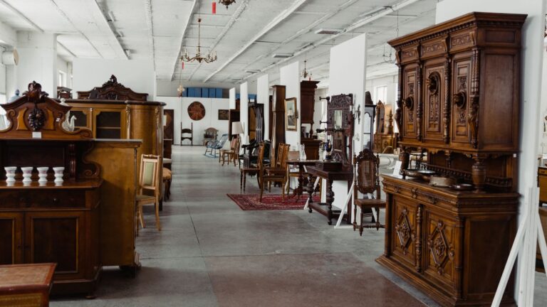 Comment devenir antiquaire et lancer son activité