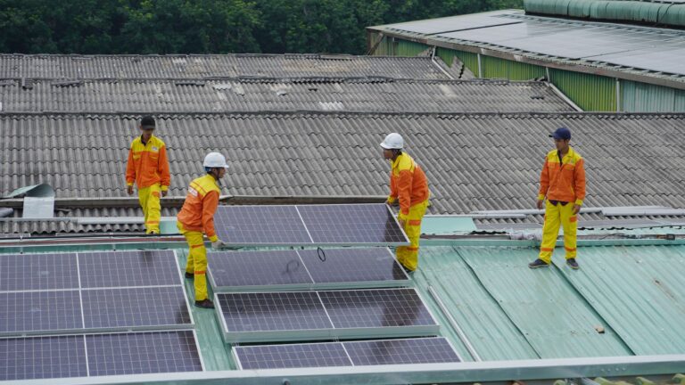 Comment devenir installateur de panneaux solaires ?